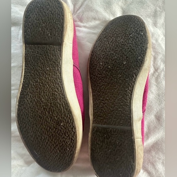 2 pair used Seavees baja slip magenta and black - Picture 6 of 6